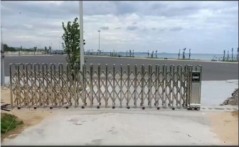 Cổng xếp inox điều khiển từ xa